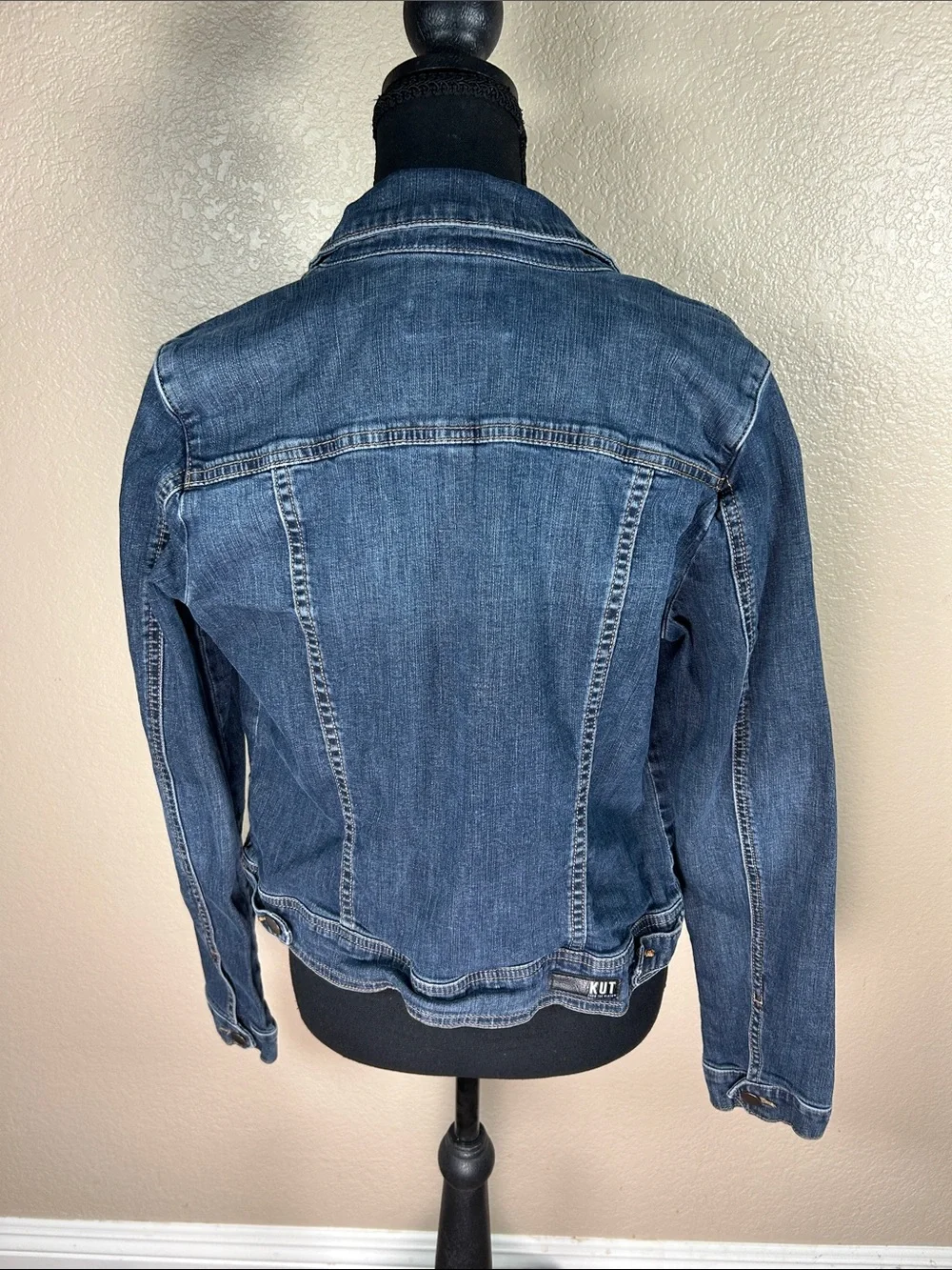 KUT from the Kloth Stretch Denim Jacket Medium Wash Women’s Size Medium